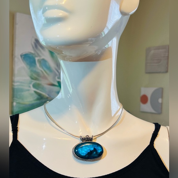 Labradorite Pendant. - Picture 3 of 12